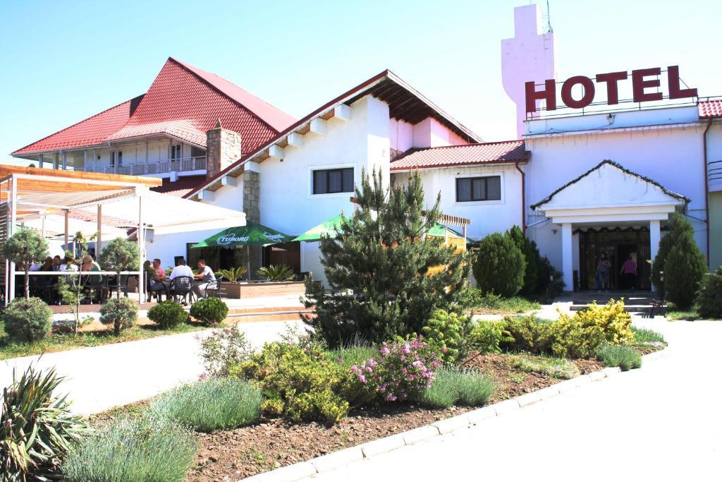 Hotel Magura Verde Bacau Exterior photo